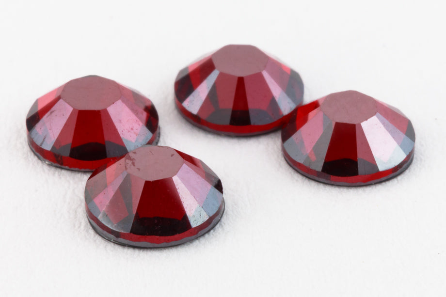 SWAROVSKIプレスレッド(新品未使用) Swarovski 2058 Light Siam Satin Flat Back Rhinestone (9ss, 20ss